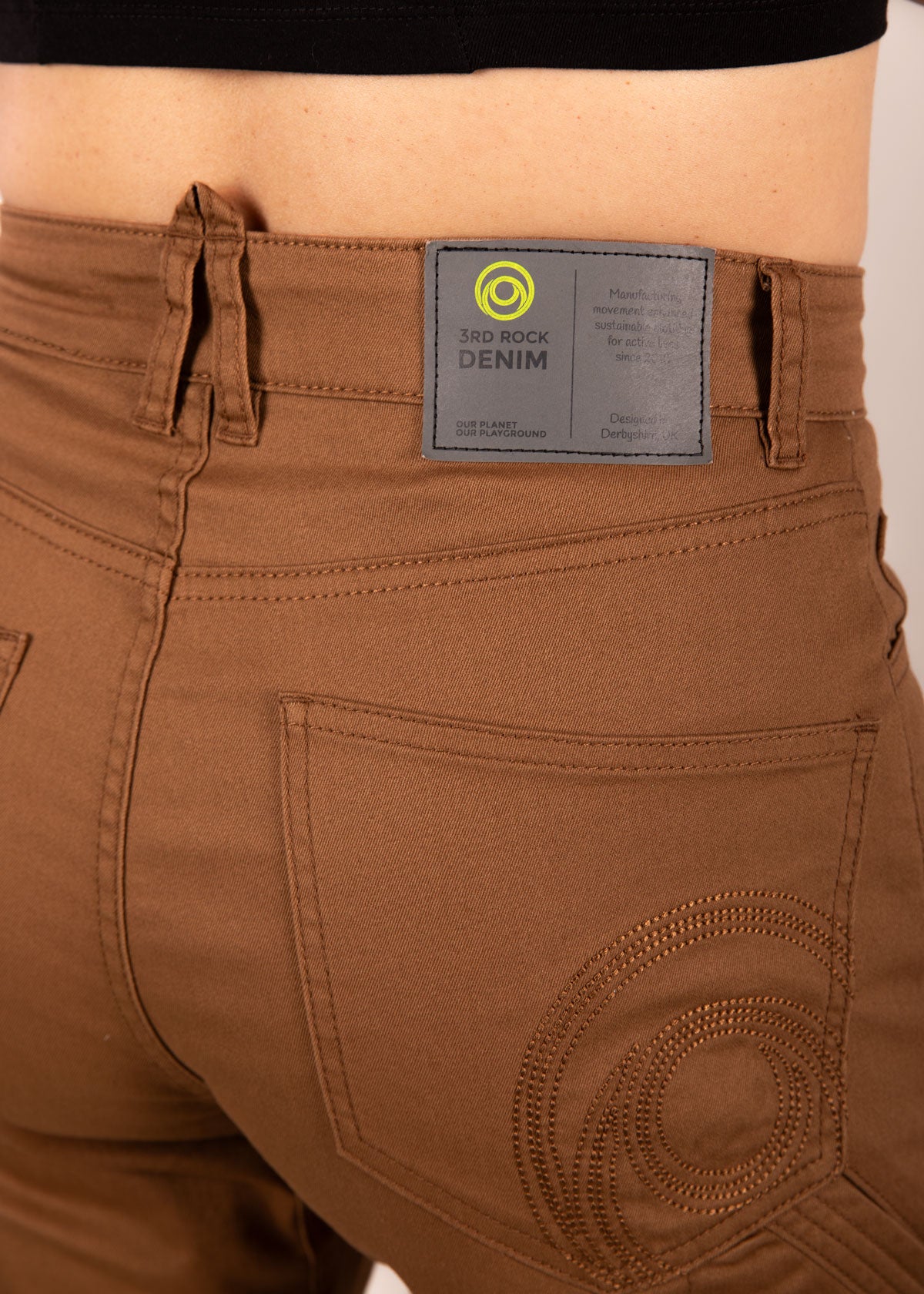 3RD ROCK sustainable twill khaki brown trousers - Jess is 5ft 8” with a  29" waist, 38" hips & a 32.5" inseam and is wearing a size 28RL. F