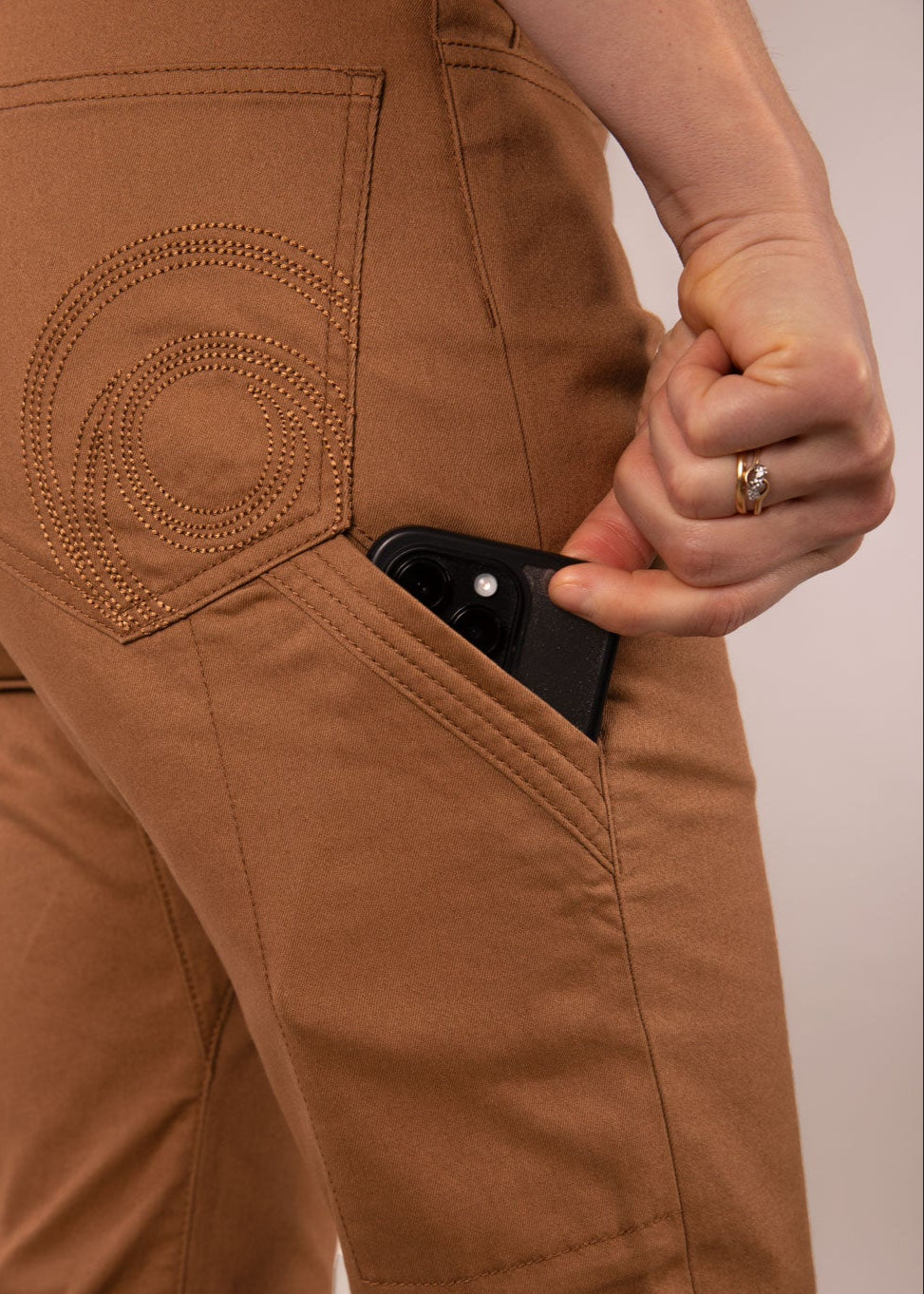3RD ROCK sustainable twill trousers - Jess is 5ft 8” with a  29" waist, 38" hips & a 32.5" inseam and is wearing a size 28RL.