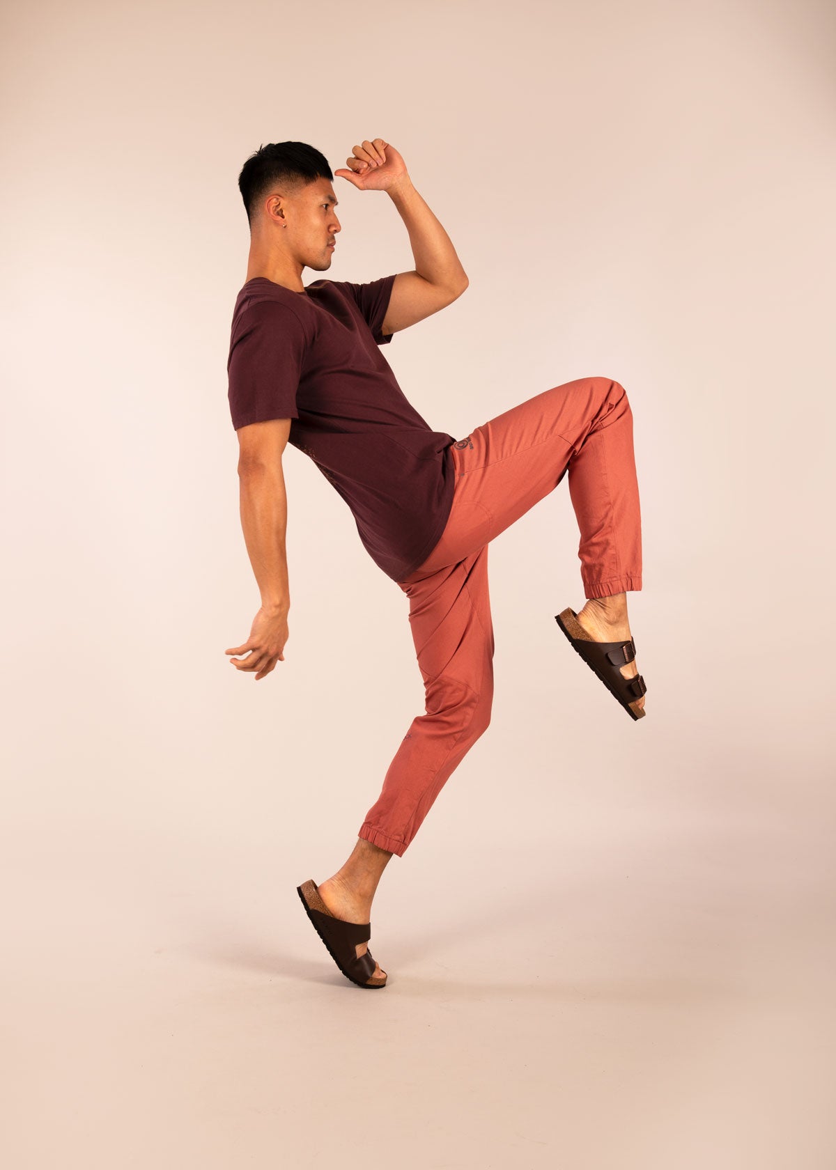 3rd rock clothing margo pants - Donald is 6ft 1″  with a 30" waist, 36" hips & a 33" inseam and is wearing a size 30LL. M