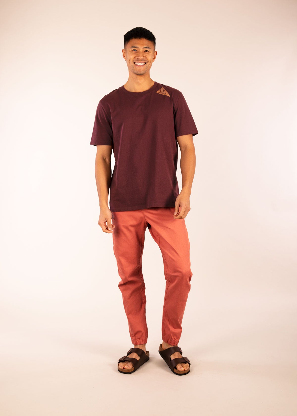 3rd rock sustainable climbing and outdoor clothing - Donald is 6ft 1″  with a 30" waist, 36" hips & a 33" inseam and is wearing a size 30LL. M