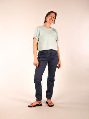 3rd rock sustainable climbing clothing - Jess is 5ft 8” with a  29