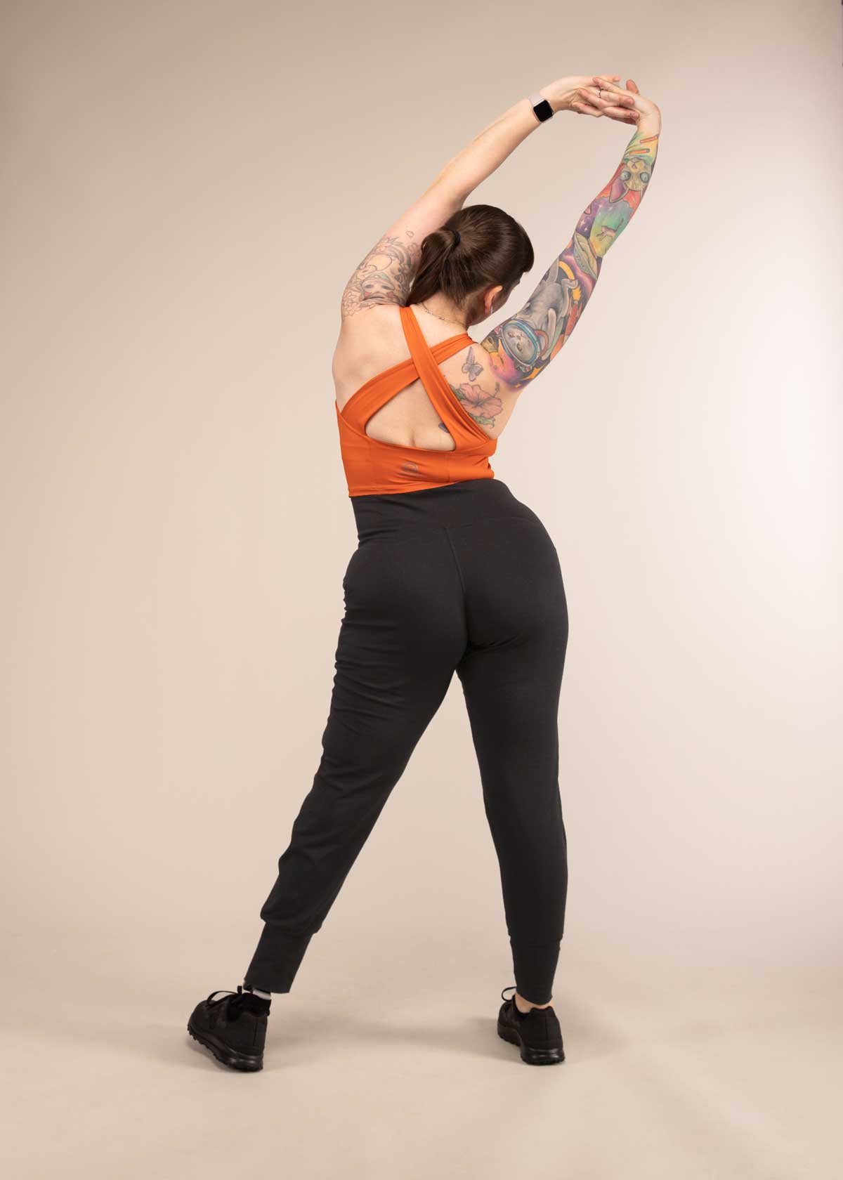 3rd rock organic trousers for climbing or yoga - Laura is 5ft 6 with a 31" waist, 43" hips and wears a size 32/RL. F
