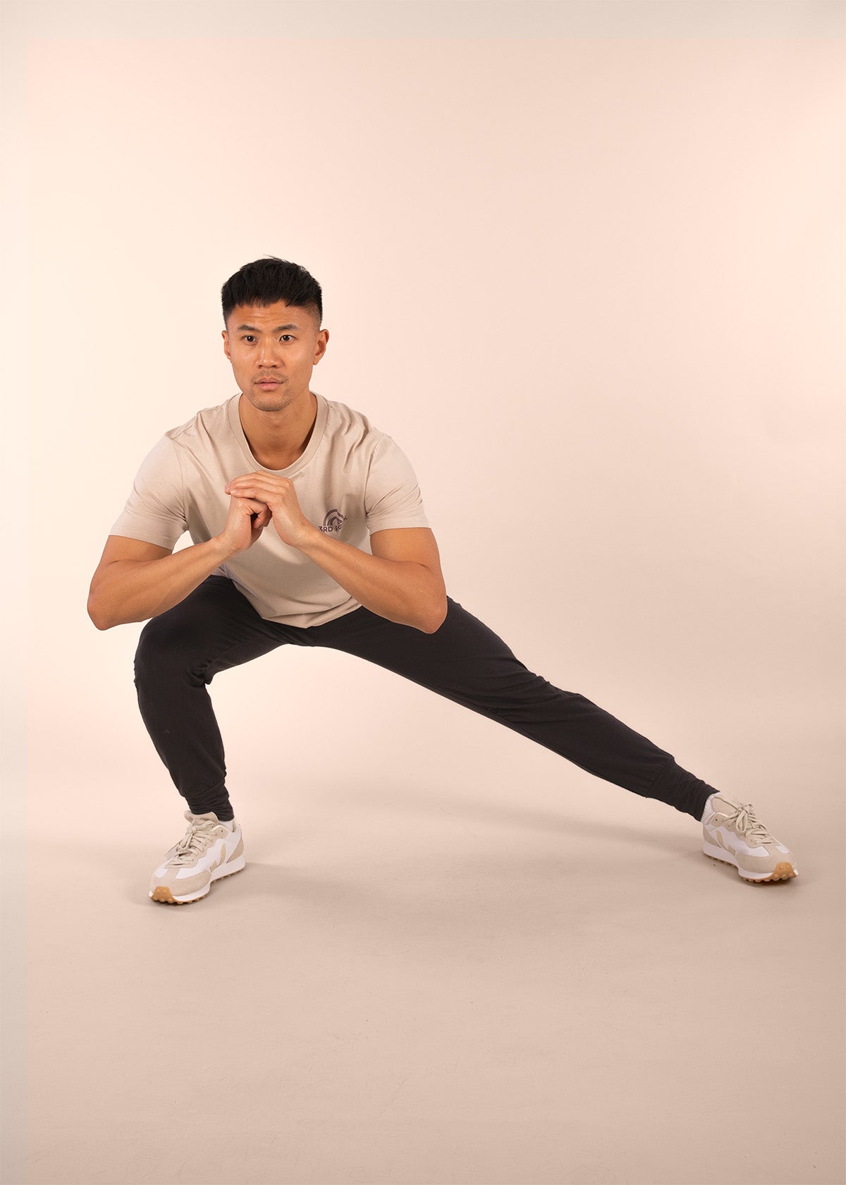 3RD ROCK organic cotton bataboom sweatpants for the gym - Donald is 6ft1″  with a 30" waist, 36" hips & a 33" inseam and is wearing a size 30LL. M