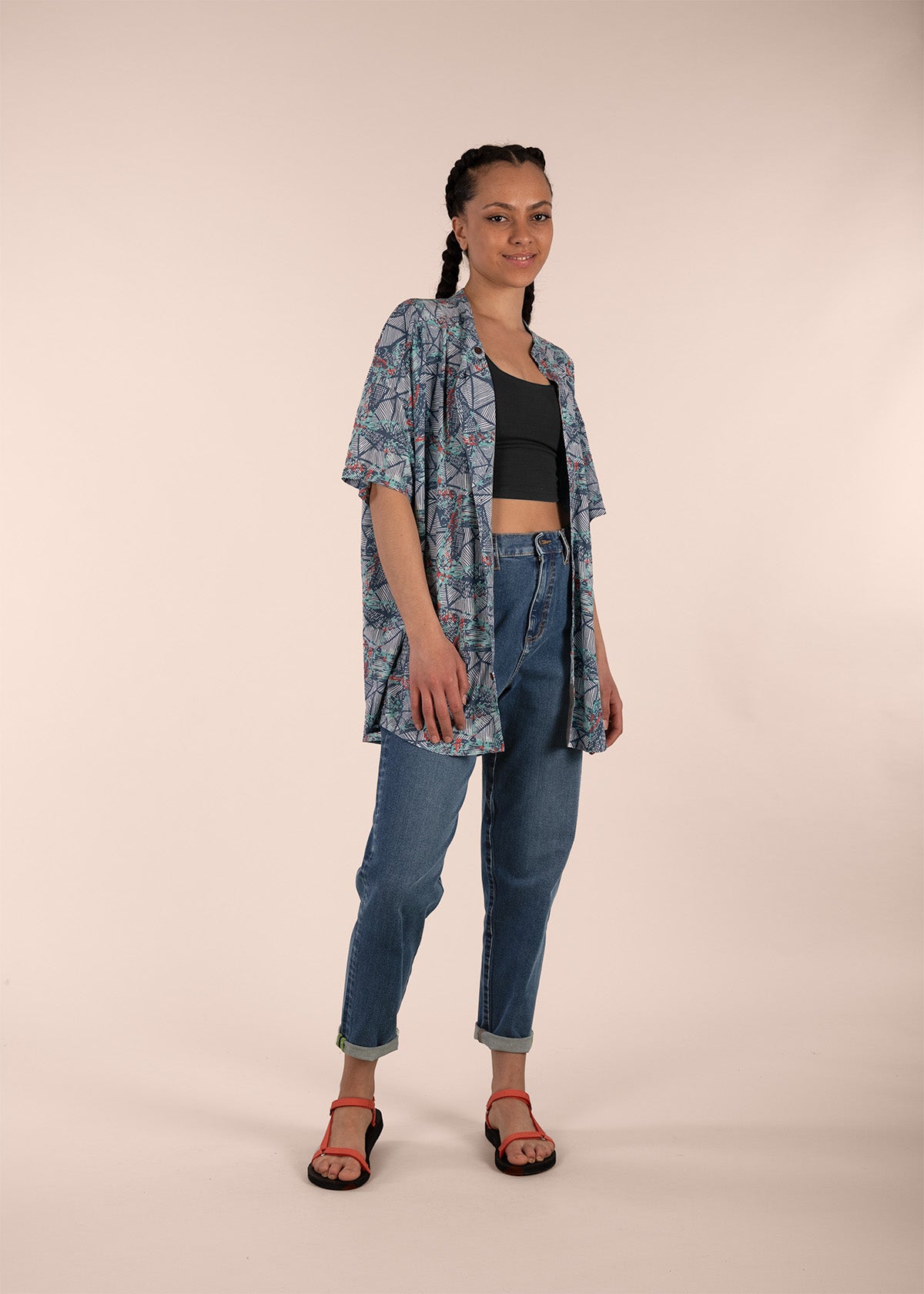 3rd rock eco denim jeans with a relaxed fit - Aaliyah is 5ft 8" with a 26" waist, 35" hips & a 33" inseam and is wearing a size 26RL. F