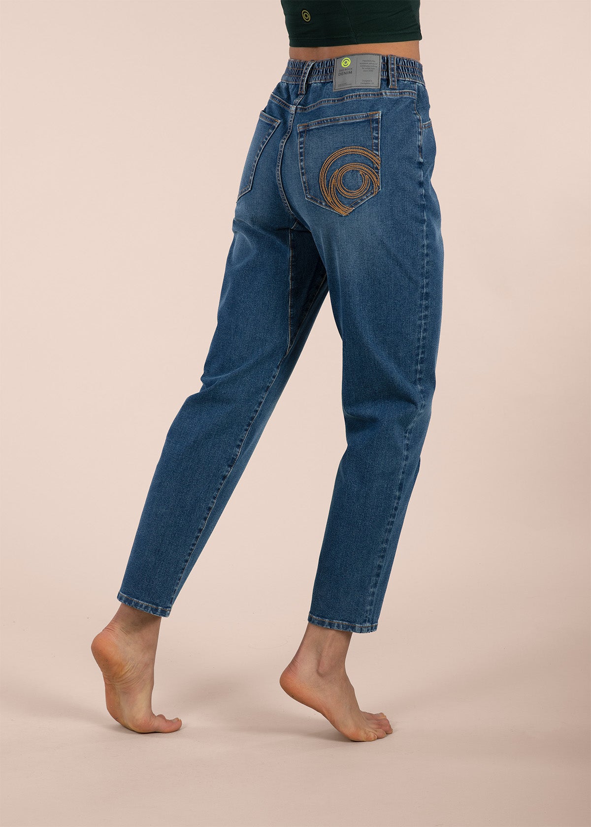 3rd rock sustainable movement denim jeans with a relaxed fit - Donald is 6ft 1″  with a 30" waist, 36" hips & a 33" inseam and is wearing a size 30LL. F