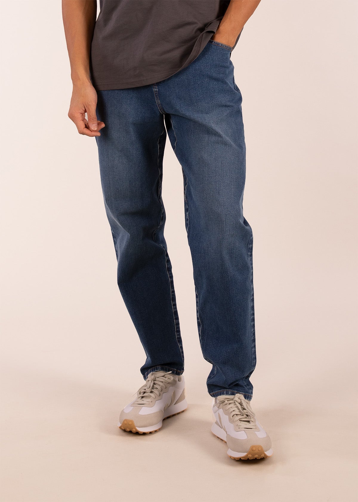 3rd rock sustainable relaxed fit movement denim jeans - Donald is 6ft 1″  with a 30" waist, 36" hips & a 33" inseam and is wearing a size 30LL. M