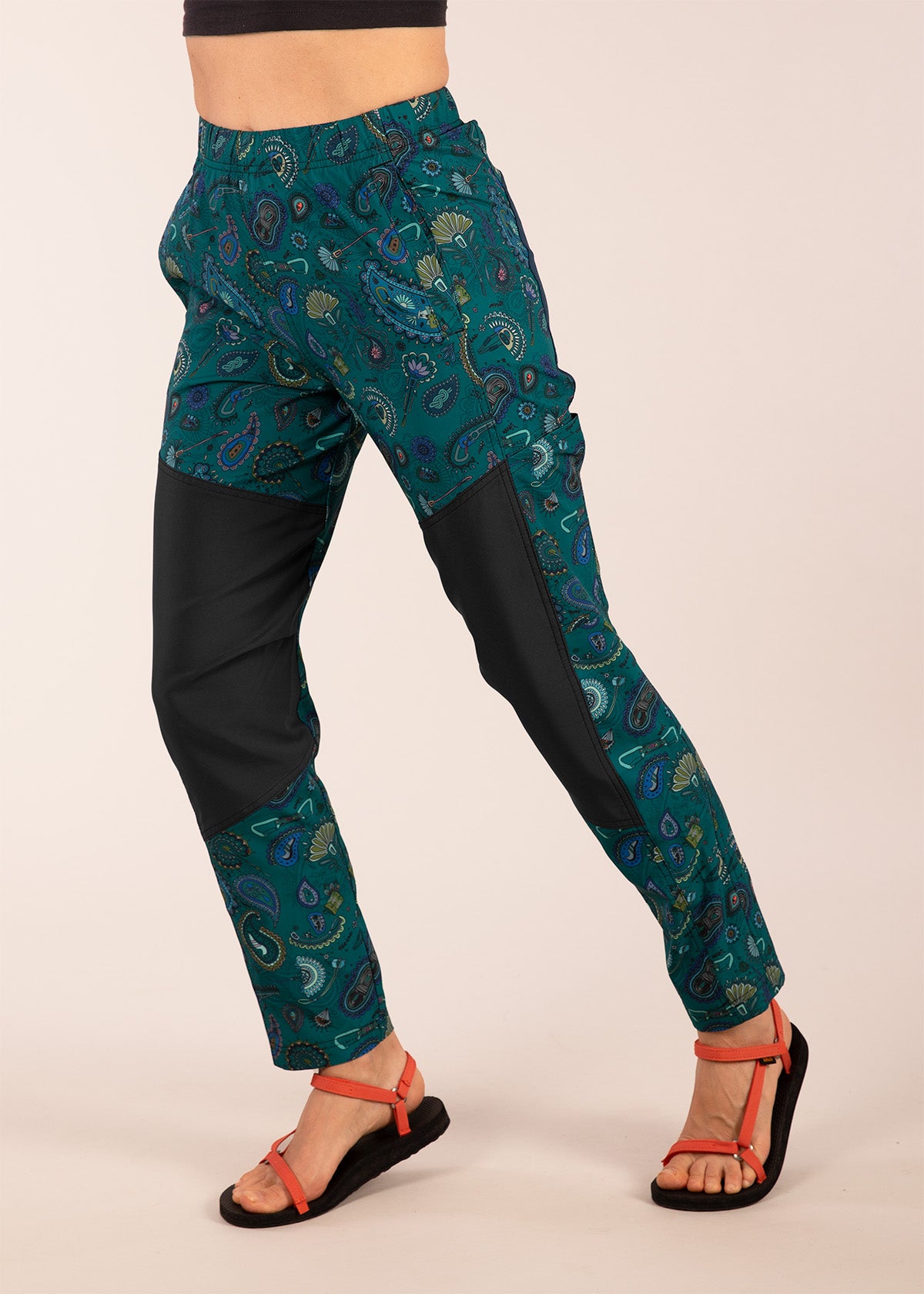 3rd rock clothing reinforced HIRO light performance cargo trousers - Jess is 5ft 8” with a  29" waist, 38" hips & a 32.5" inseam and is wearing a size 28RL. F
