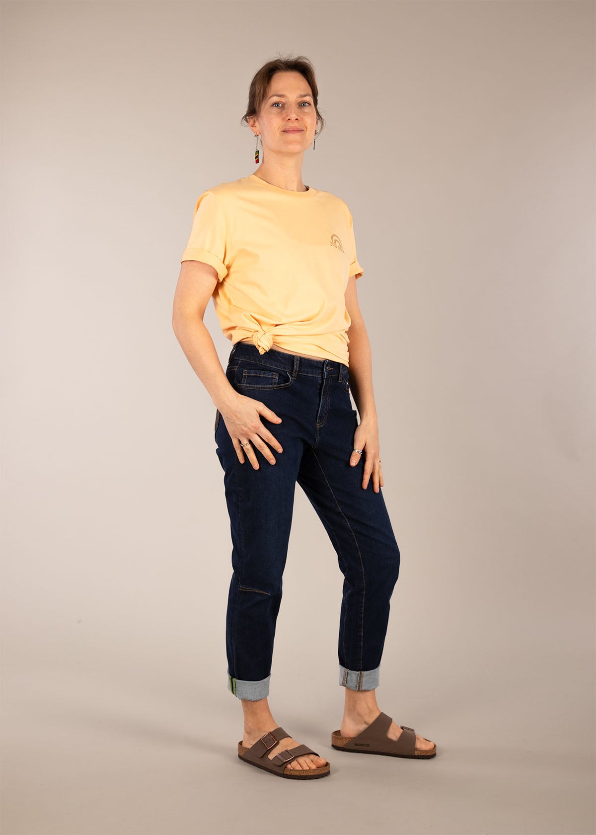 3rd rock clothing organic cotton tshirt with our horizon logo design - Jess is 5ft 8” with a 36" chest and is wearing a size M. F