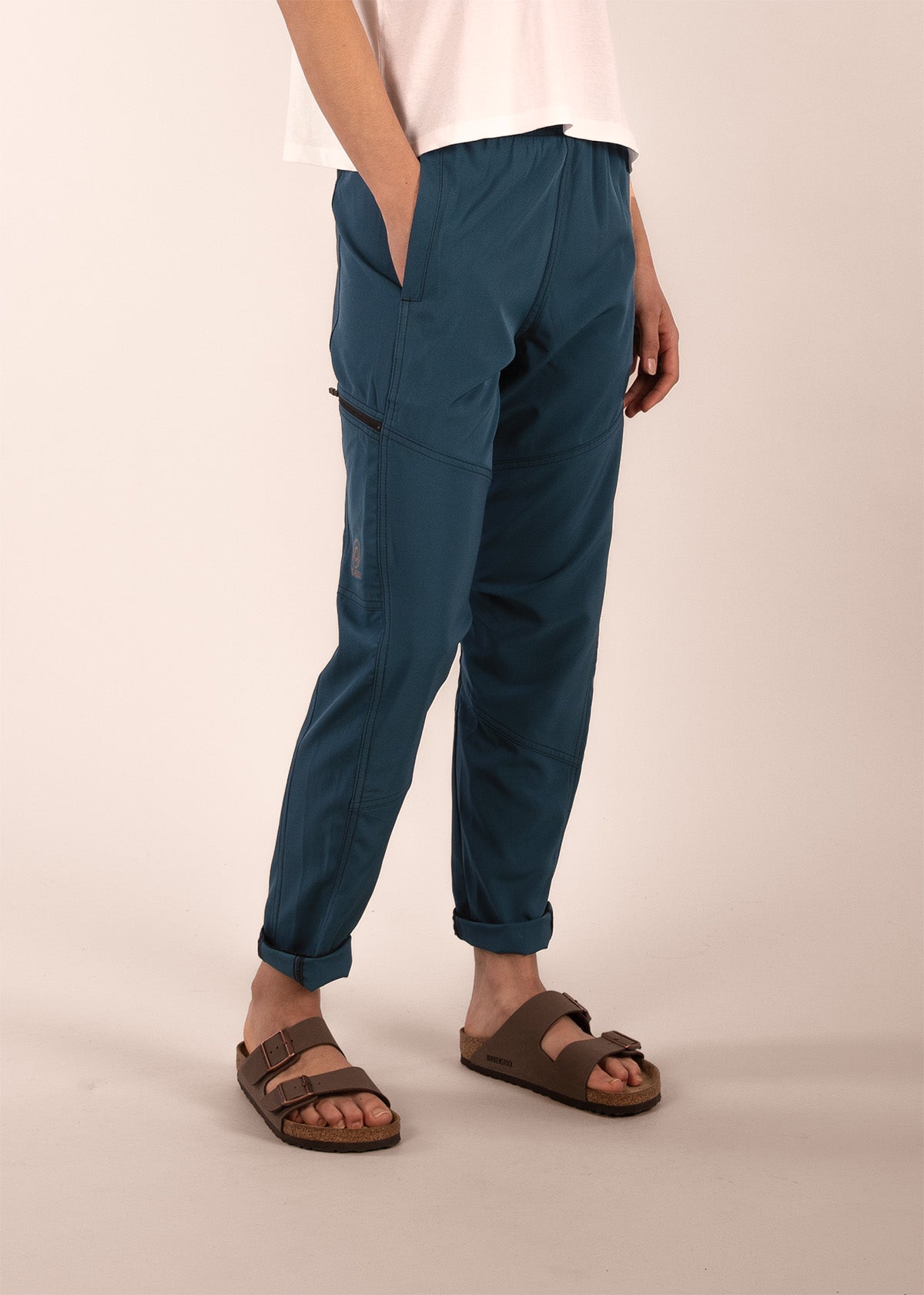 3rd rock clothing reinforced HIRO lighter performance cargo trousers - Aaliyah is 5ft 8" with a 26" waist, 35" hips & a 33" inseam and is wearing a size 26RL. F
