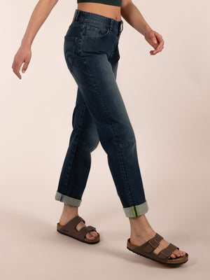 3rd rock sustainable denim unisex mars jeans - Aaliyah is 5ft 8