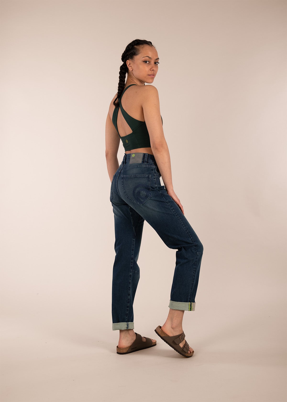 3RD ROCK sustainable denim jeans - Aaliyah is 5ft8" with a 26" waist, 35" hips & a 33" inseam and is wearing a size 26RL. F