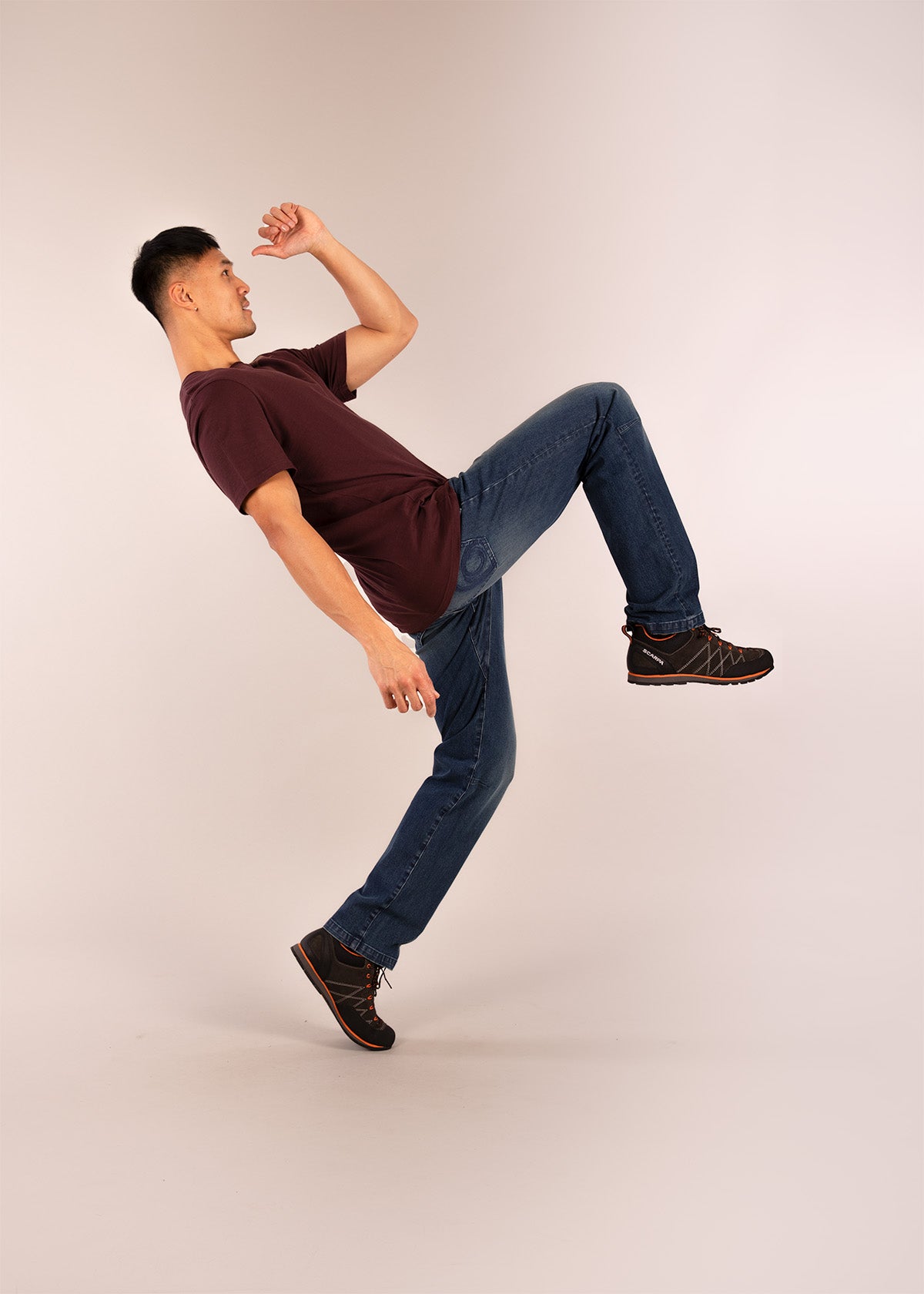 3RD ROCK sustainable unisex movemet jeans - Donald is 6ft 1″  with a 30" waist, 36" hips & a 33" inseam and is wearing a size 30LL. M