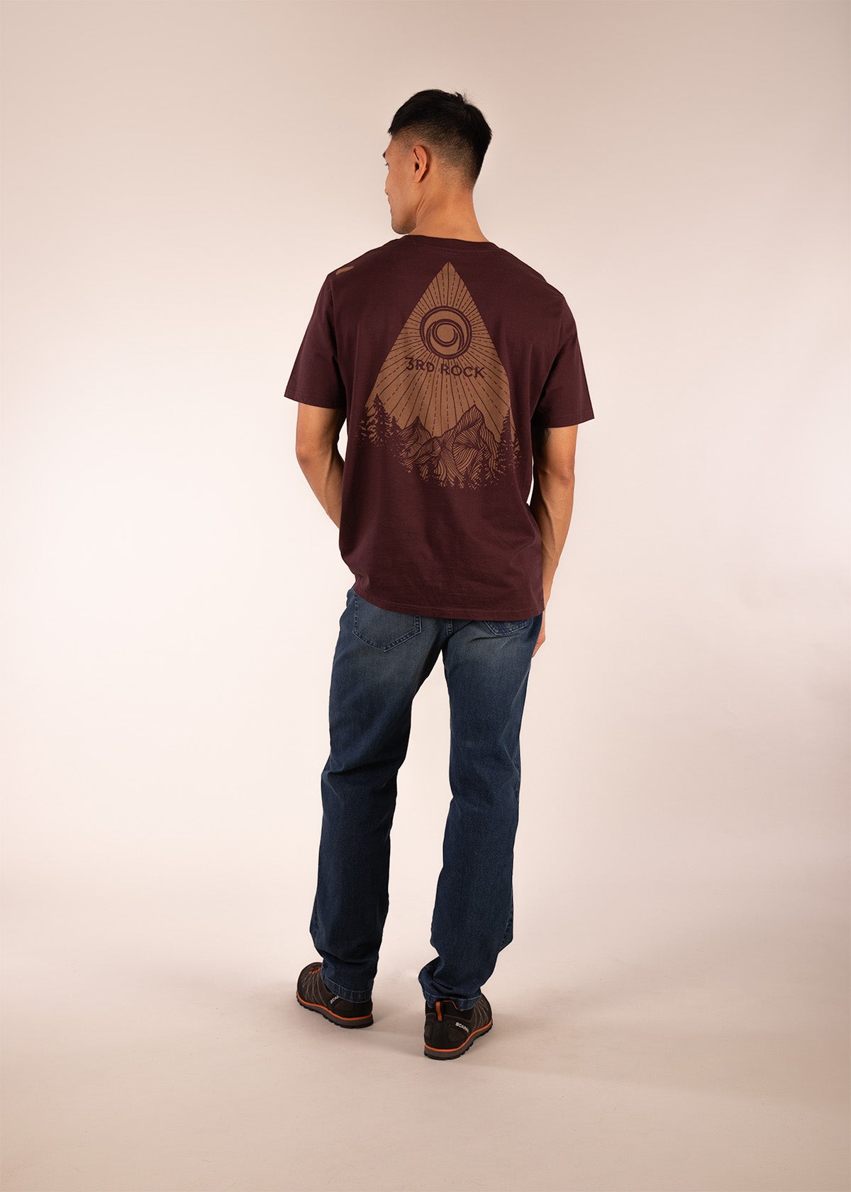 3RD ROCK sustainable jeans made with stretchy elastane - Donald is 6ft 1″  with a 30" waist, 36" hips & a 33" inseam and is wearing a size 30LL. M