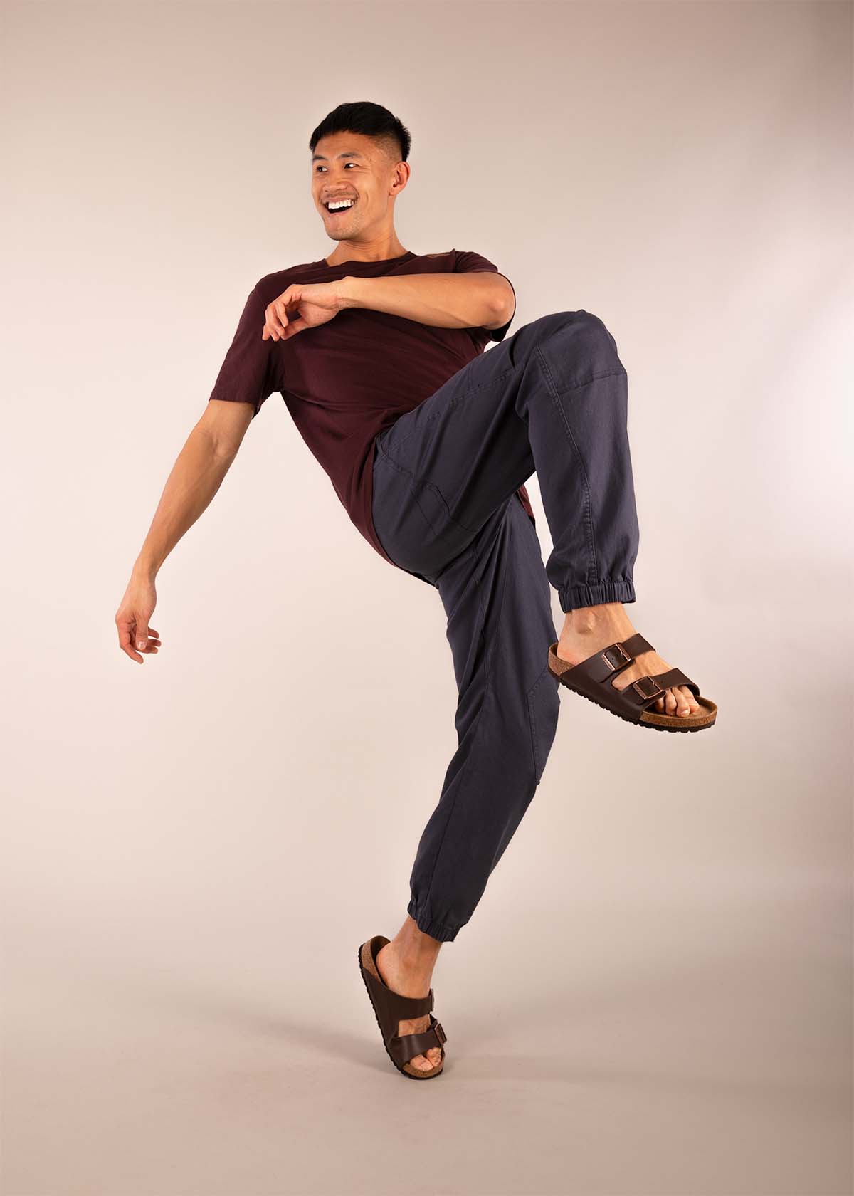 3rd rock nova trousers in our navy blue shark colourway - Donald is 6ft 1″  with a 30" waist, 36" hips & a 33" inseam and is wearing a size 30LL. M